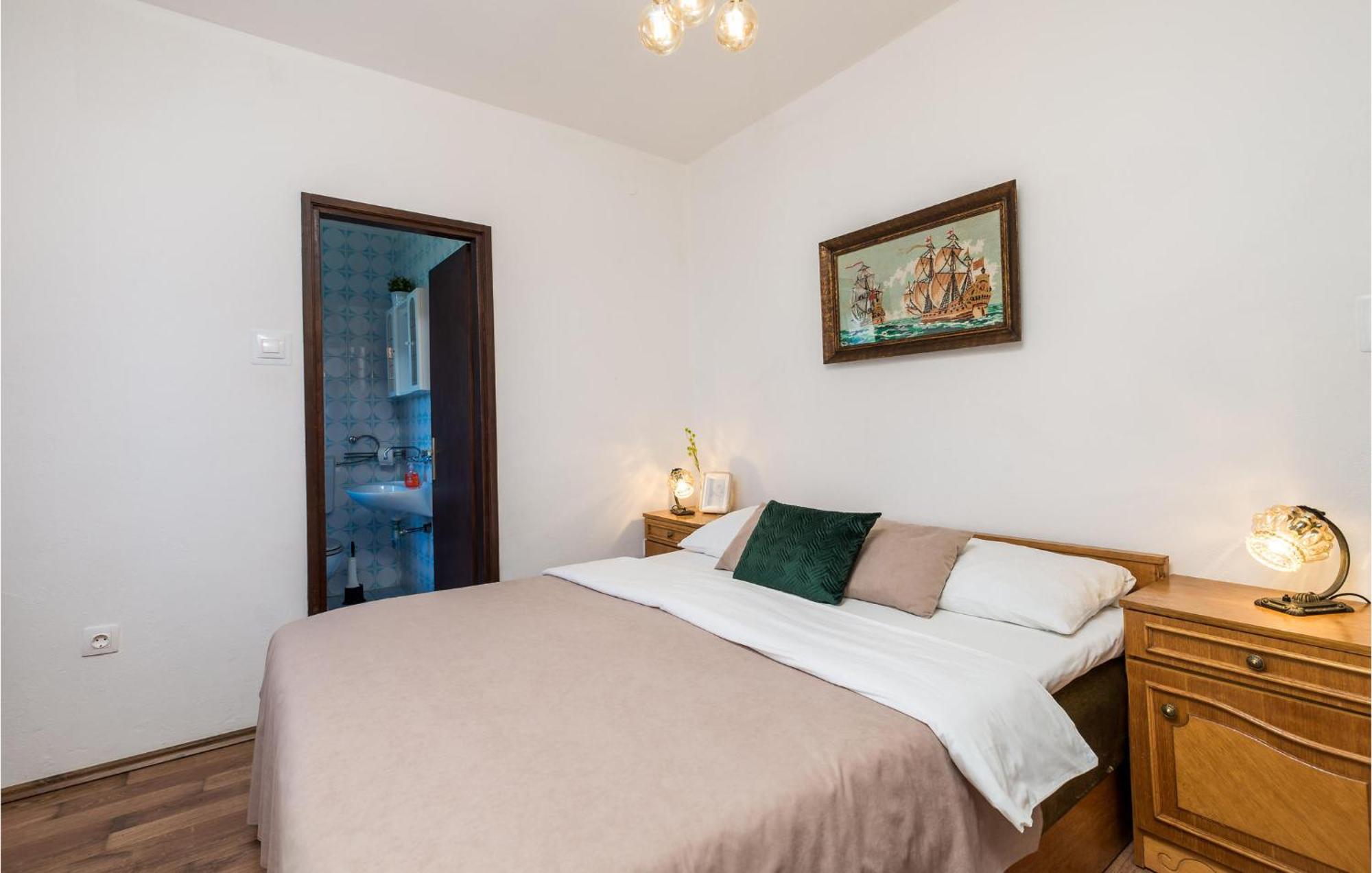 4 Bedroom Awesome Apartment In Свети Юрай Екстериор снимка