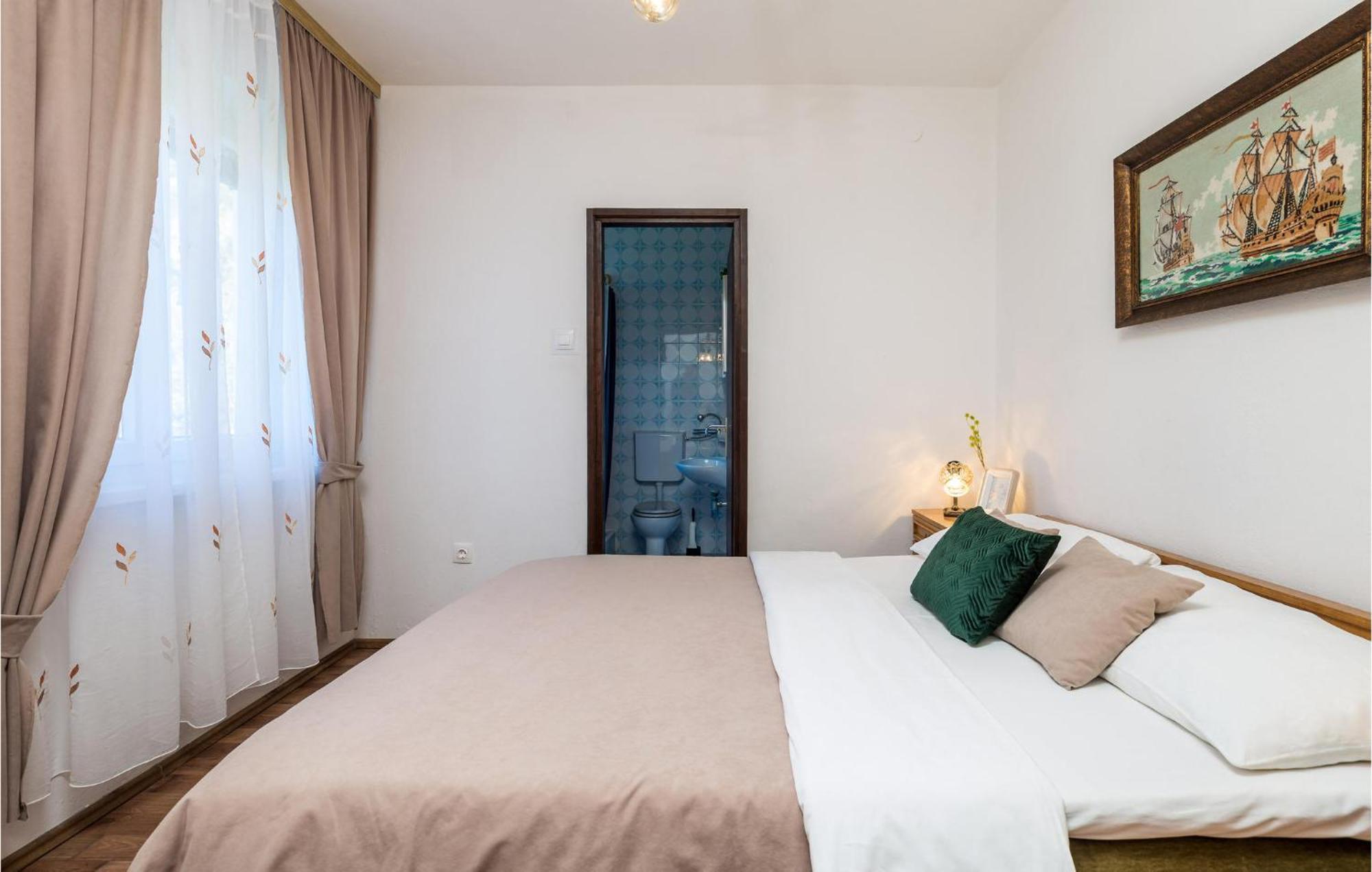 4 Bedroom Awesome Apartment In Свети Юрай Екстериор снимка