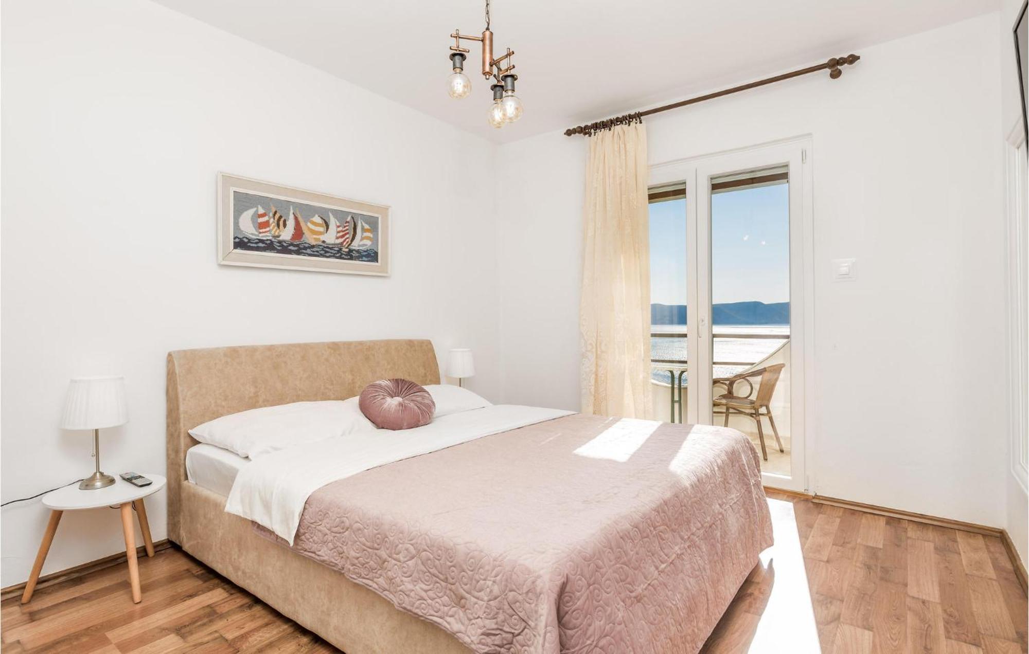 4 Bedroom Awesome Apartment In Свети Юрай Екстериор снимка