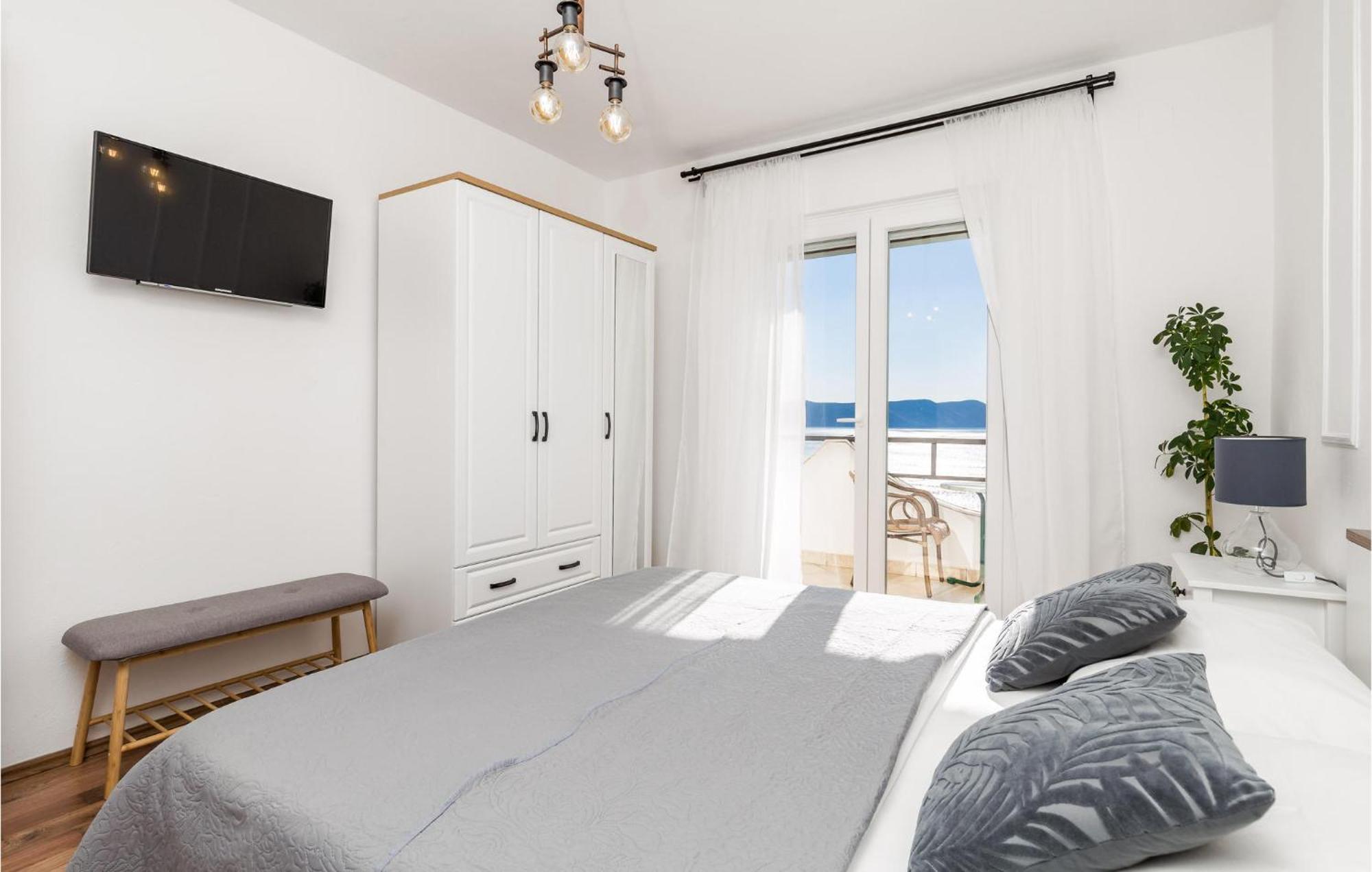 4 Bedroom Awesome Apartment In Свети Юрай Екстериор снимка
