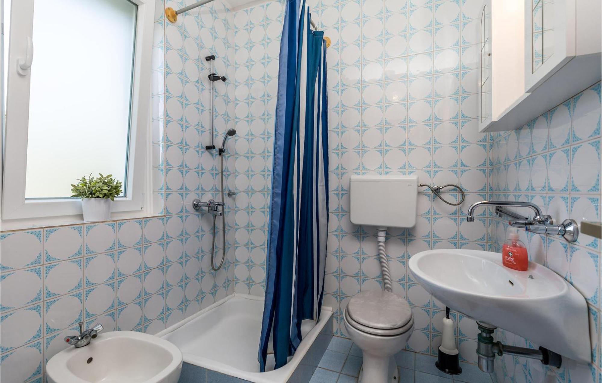 4 Bedroom Awesome Apartment In Свети Юрай Екстериор снимка