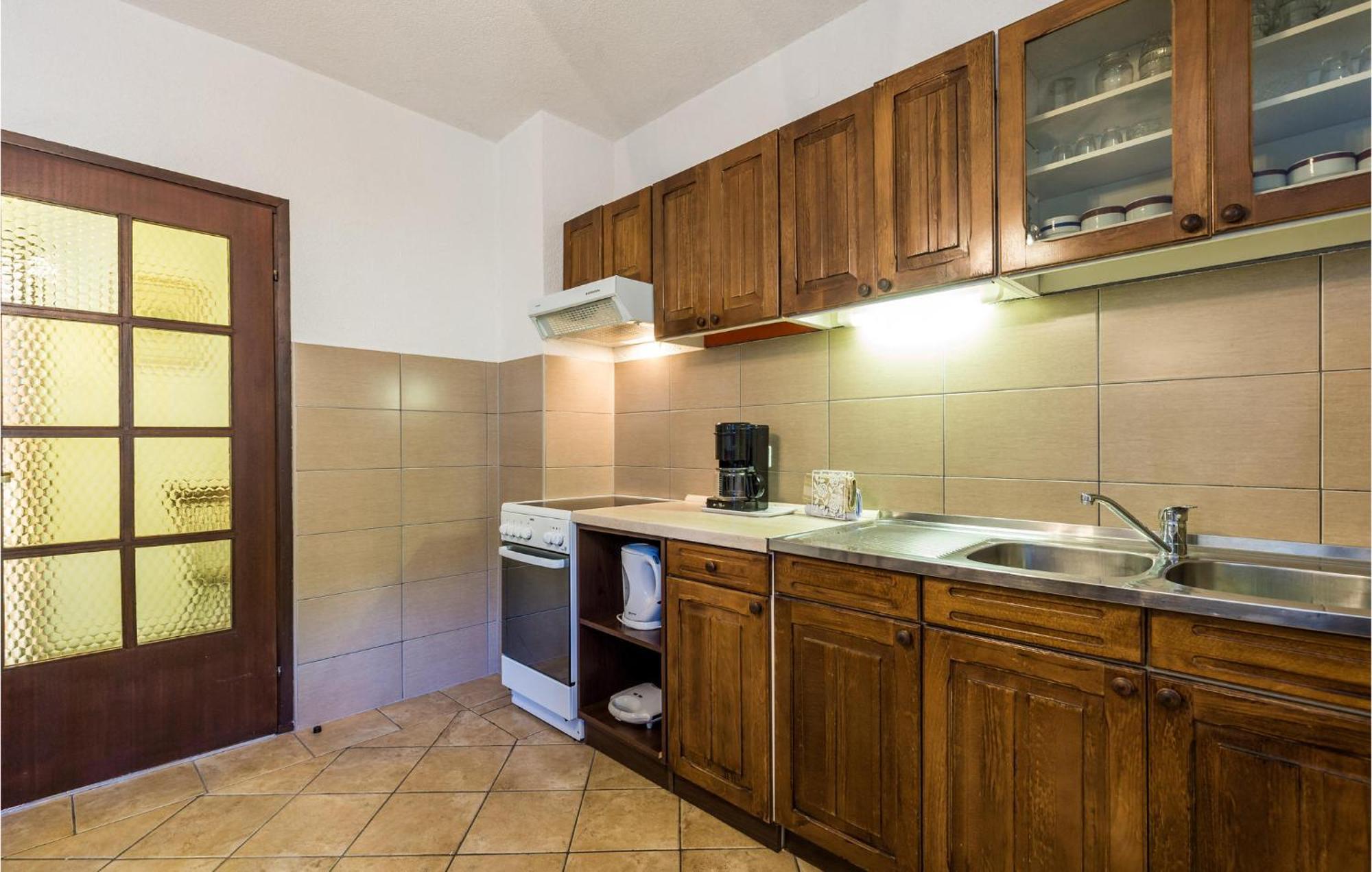 4 Bedroom Awesome Apartment In Свети Юрай Екстериор снимка